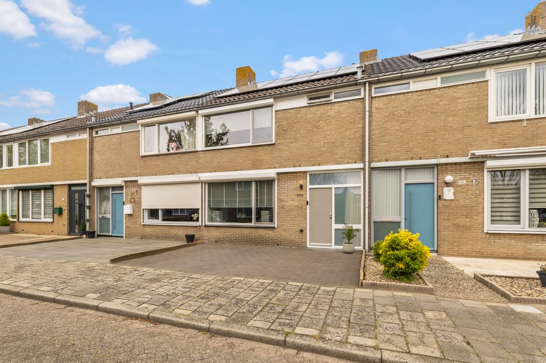 Luxury Fully Renovated Terraced Home with Sunny Garden and Canopy — 47