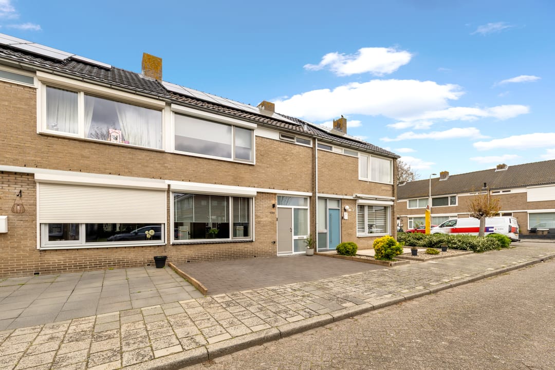 Luxury Fully Renovated Terraced Home with Sunny Garden and Canopy — 46