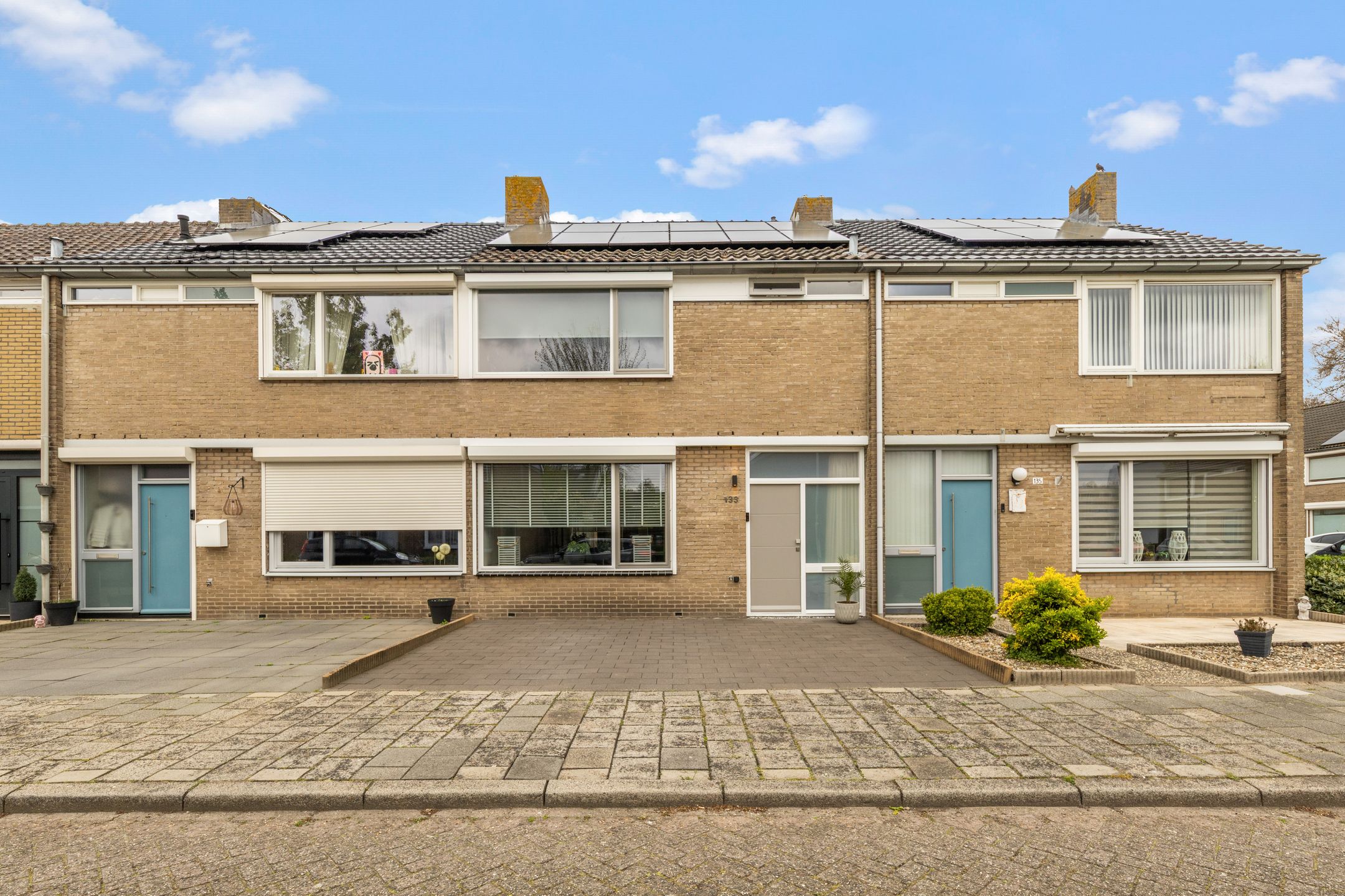 Luxury Fully Renovated Terraced Home with Sunny Garden and Canopy — 48