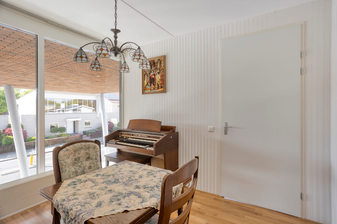 Spacious corner apartment with west-facing balcony and private parking in Hoogwerf-Zuid — 18