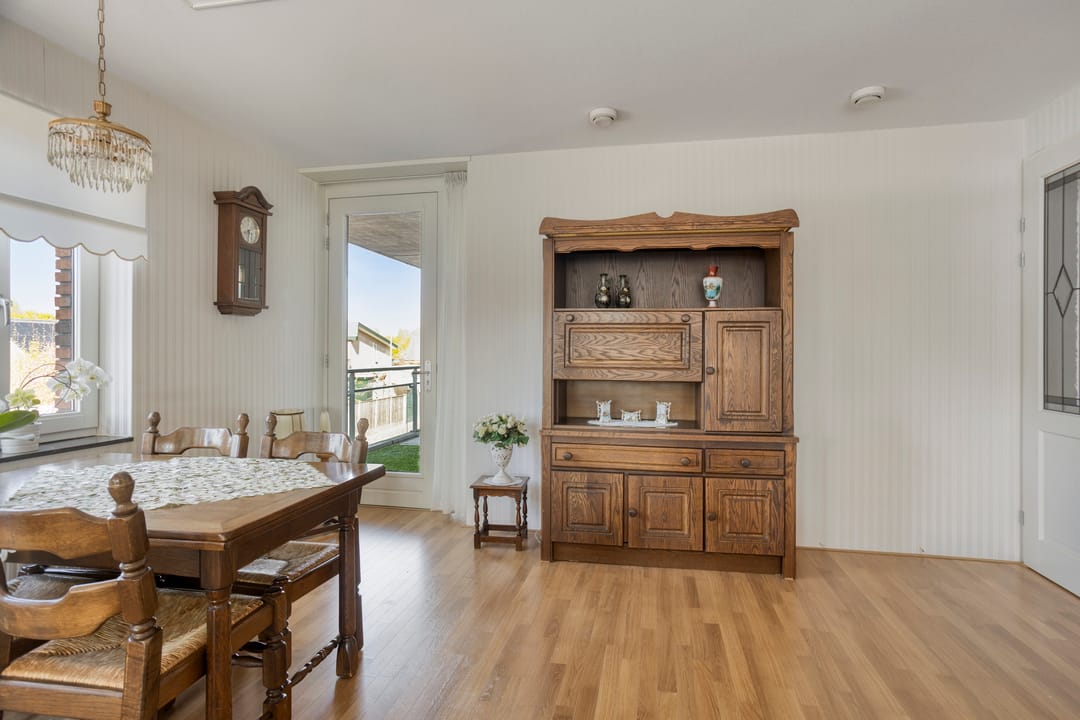 Spacious corner apartment with west-facing balcony and private parking in Hoogwerf-Zuid — 21