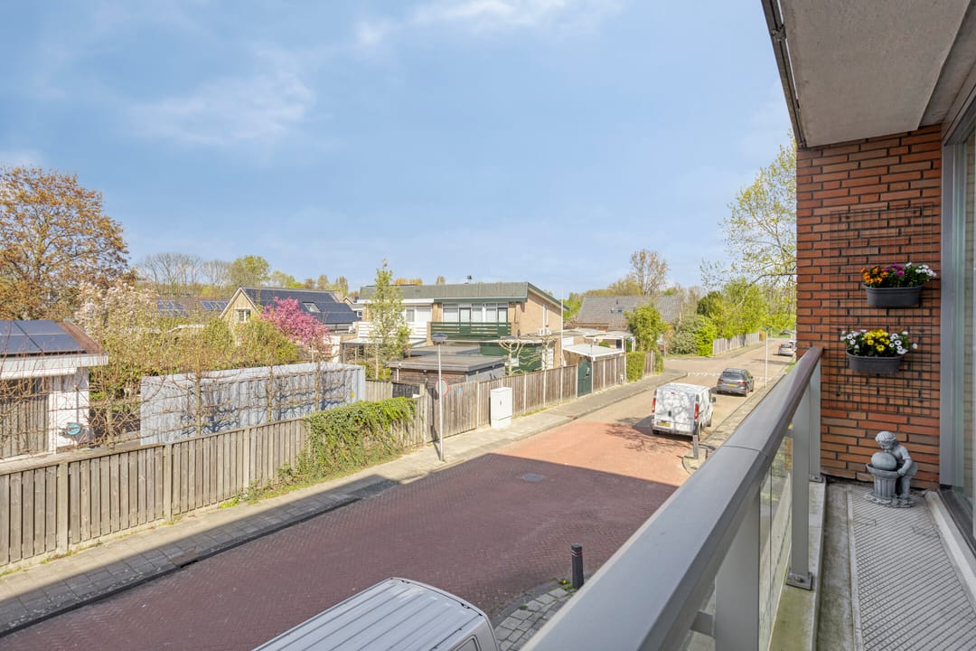 Spacious corner apartment with west-facing balcony and private parking in Hoogwerf-Zuid — 31