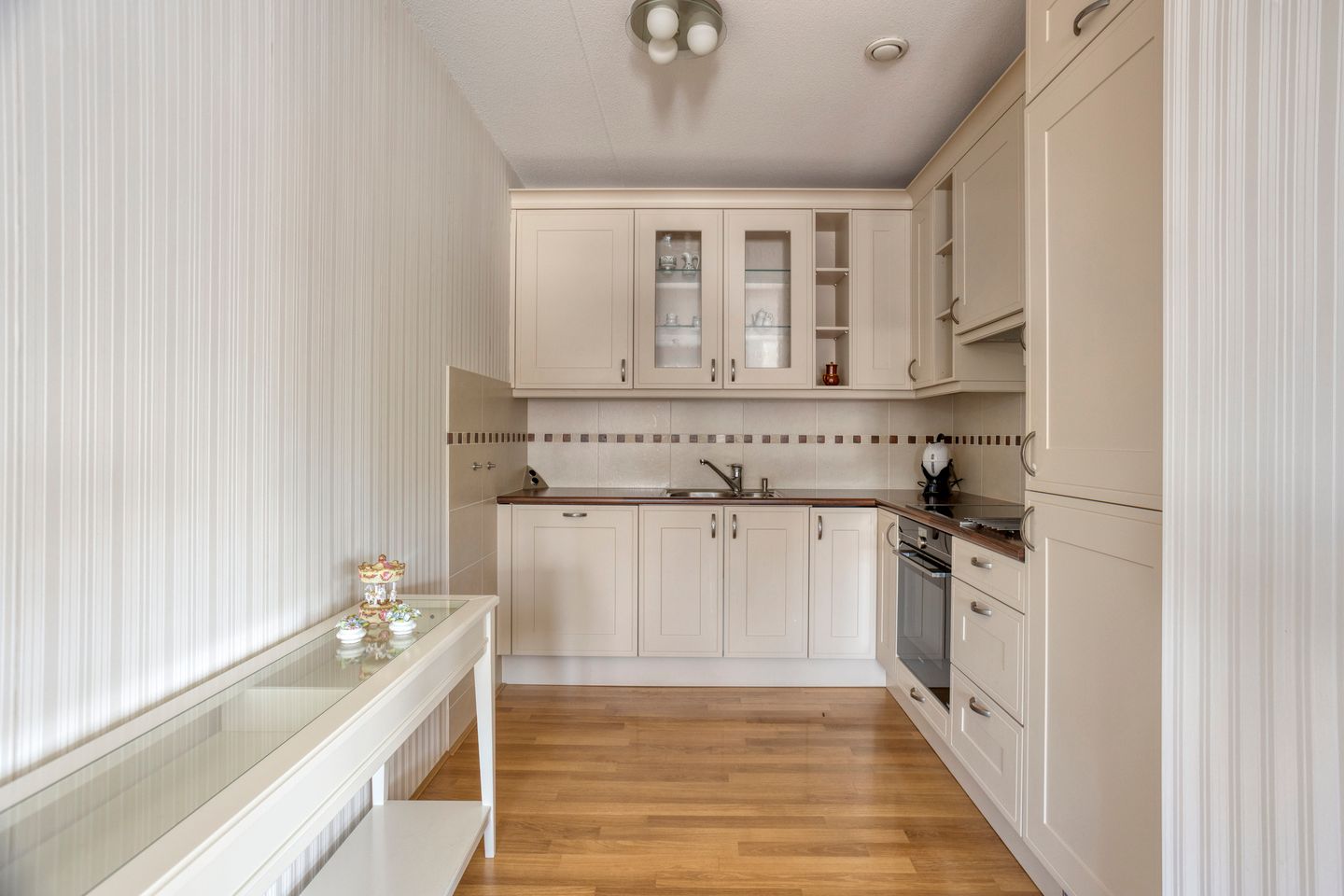 Spacious corner apartment with west-facing balcony and private parking in Hoogwerf-Zuid — 20