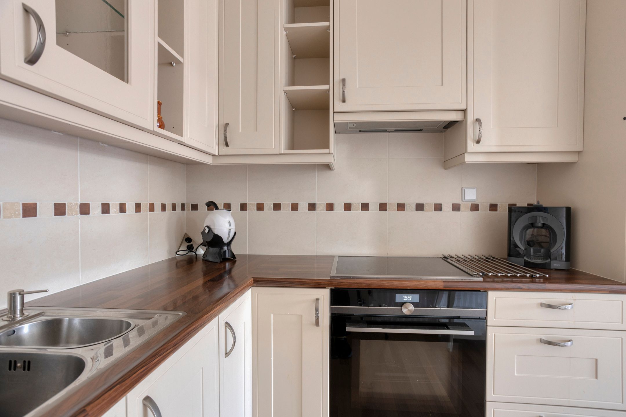 Spacious corner apartment with west-facing balcony and private parking in Hoogwerf-Zuid — 19