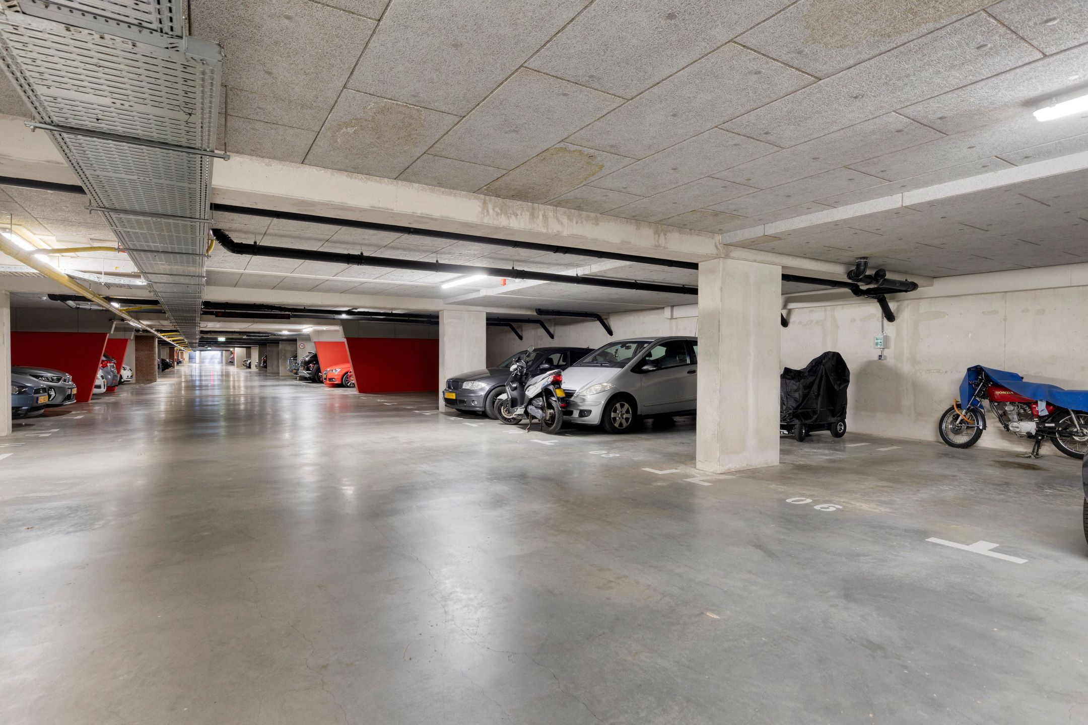 Spacious corner apartment with west-facing balcony and private parking in Hoogwerf-Zuid — 32