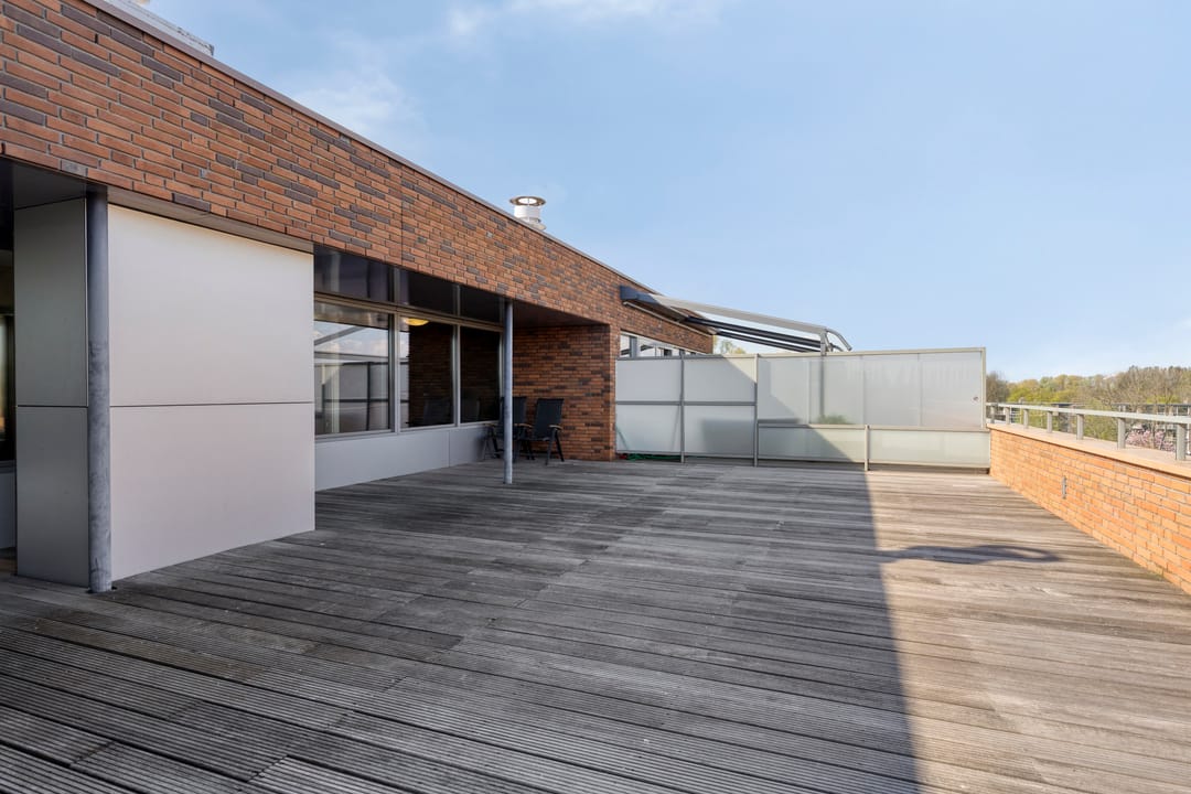 Spacious corner apartment with west-facing balcony and private parking in Hoogwerf-Zuid — 36