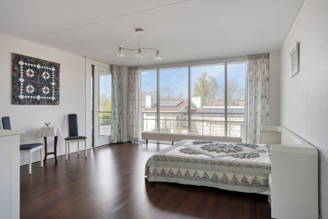 Spacious corner apartment with west-facing balcony and private parking in Hoogwerf-Zuid — 25