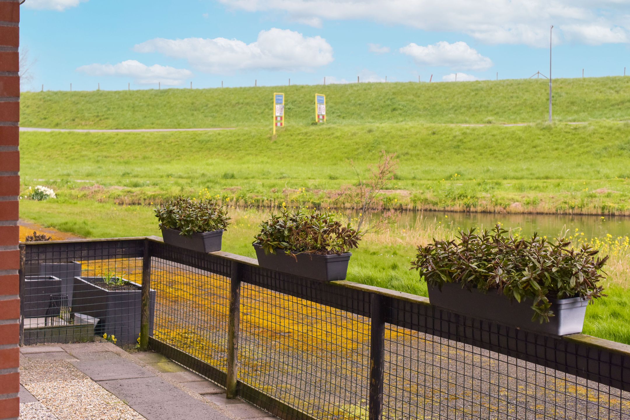 Ground floor apartment with terrace and dike views near Markermeer — 24