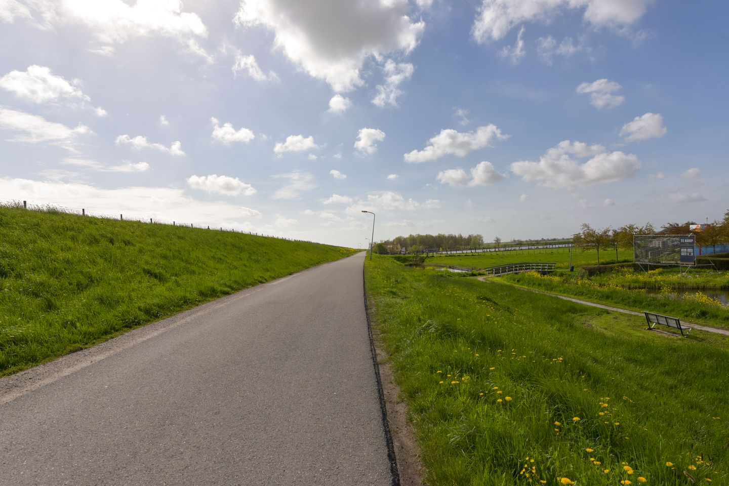Ground floor apartment with terrace and dike views near Markermeer — 29