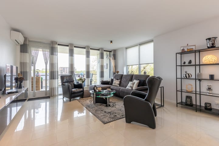 Photo 3 of Directeur van der Mühlenlaan 42-C