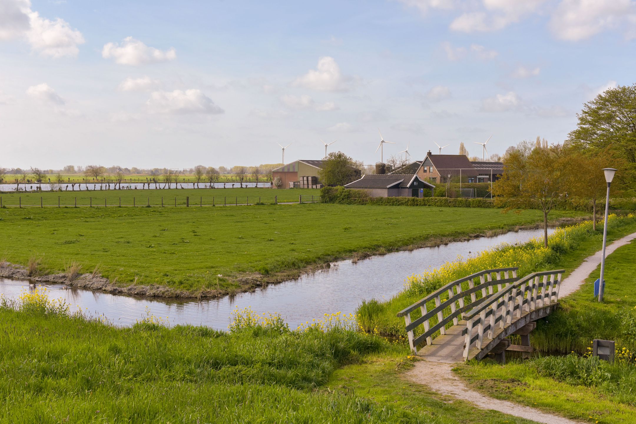 Ground floor apartment with terrace and dike views near Markermeer — 27