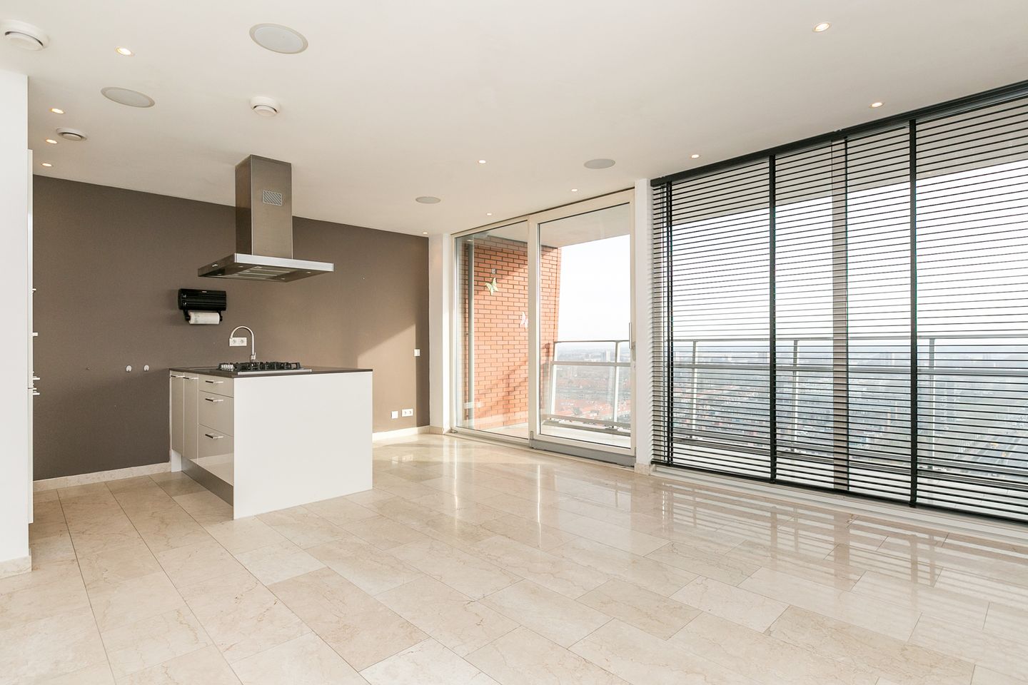 Exclusive 21st Floor Apartment with Panoramic Views in Zaandam — 14
