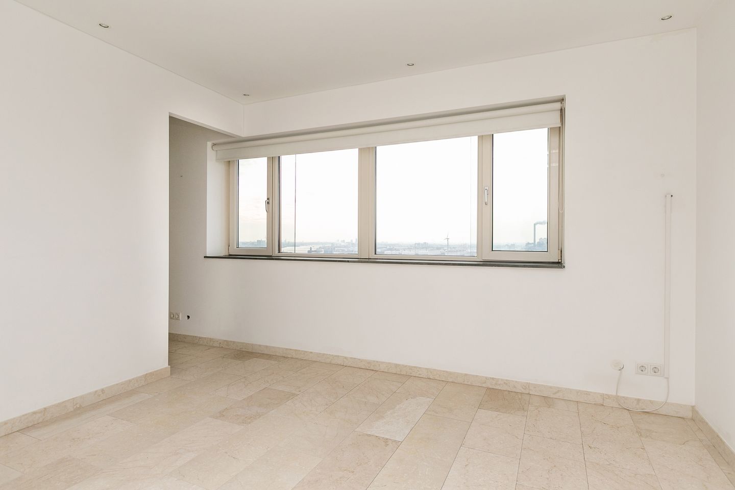 Exclusive 21st Floor Apartment with Panoramic Views in Zaandam — 19