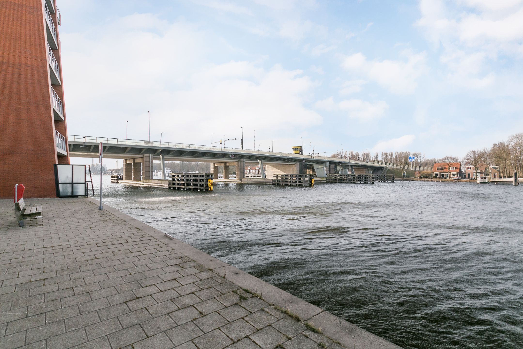 Exclusive 21st Floor Apartment with Panoramic Views in Zaandam — 30