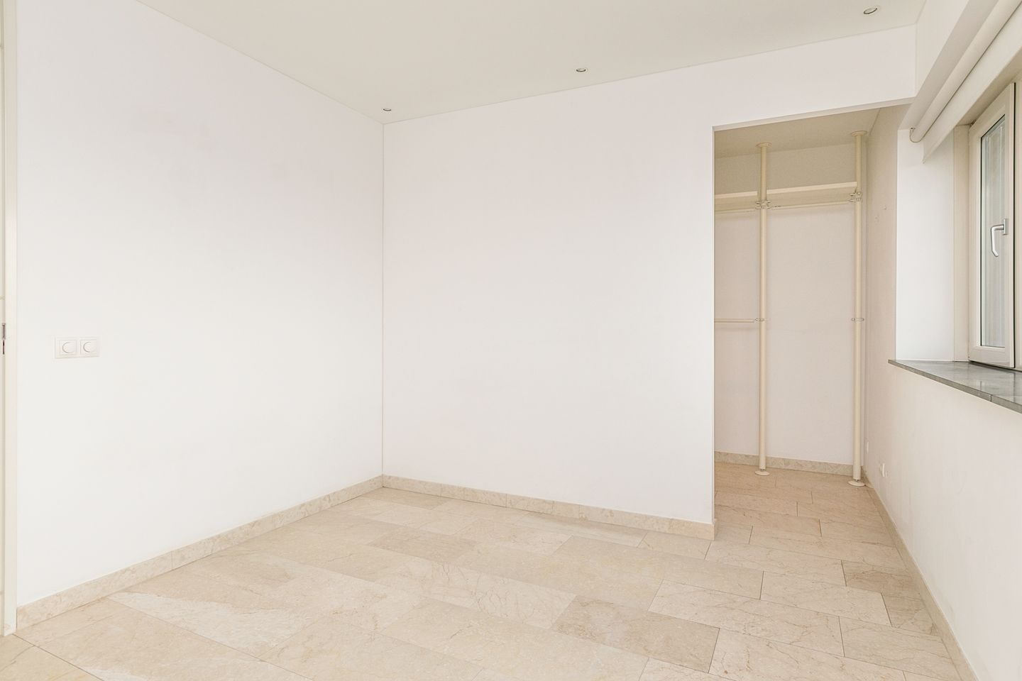 Exclusive 21st Floor Apartment with Panoramic Views in Zaandam — 20
