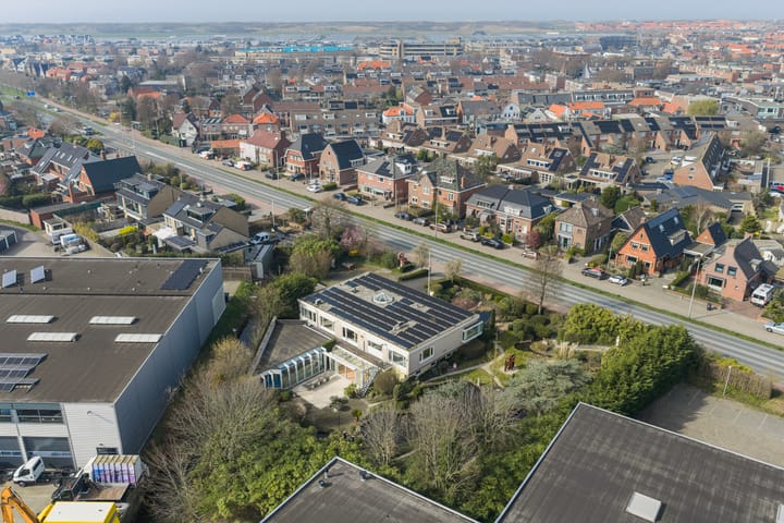 Photo 3 of Emmastraat 85