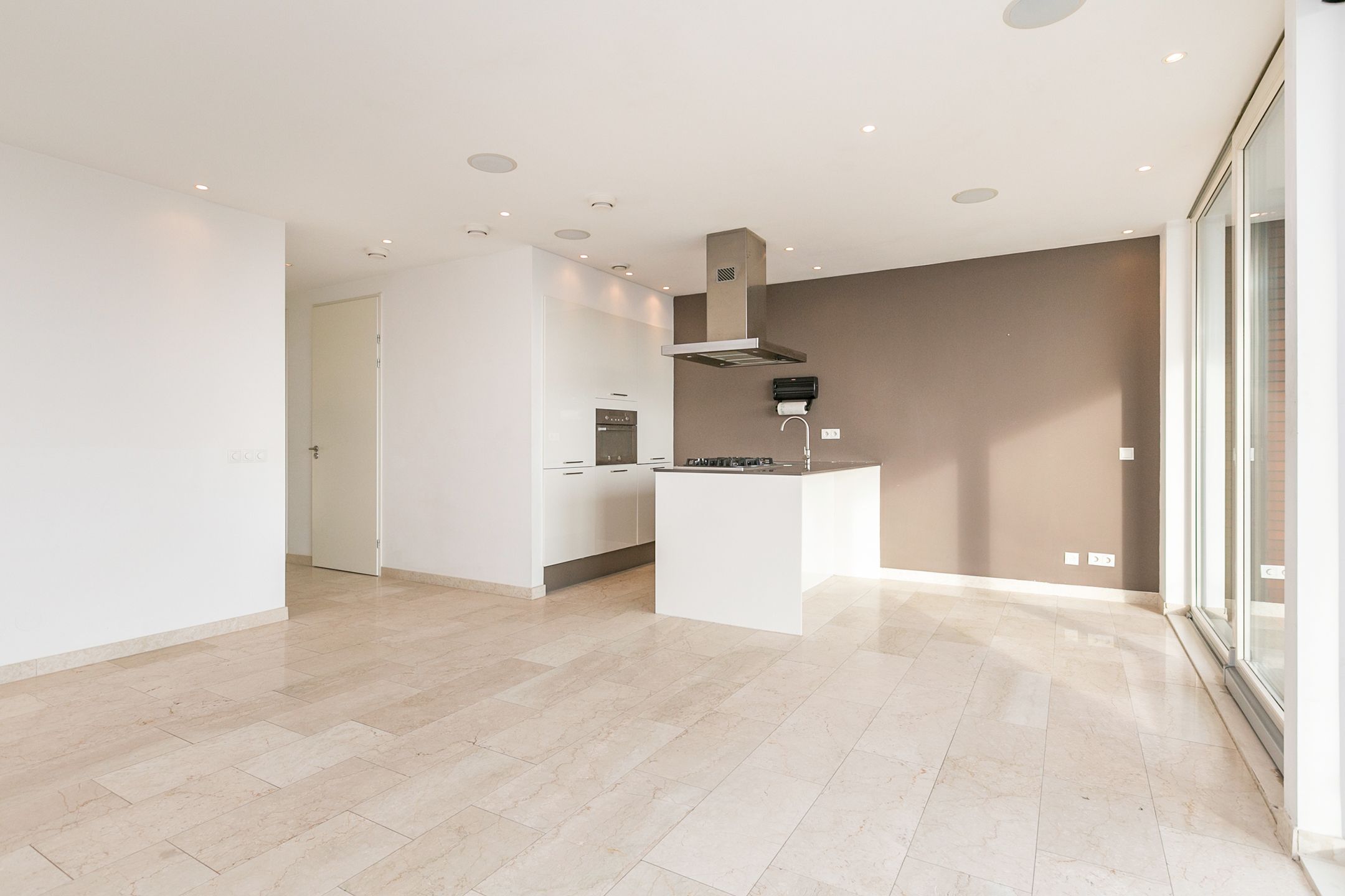 Exclusive 21st Floor Apartment with Panoramic Views in Zaandam — 15