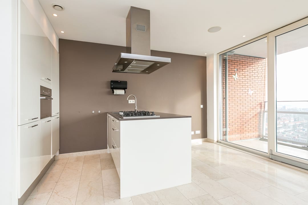 Exclusive 21st Floor Apartment with Panoramic Views in Zaandam — 16