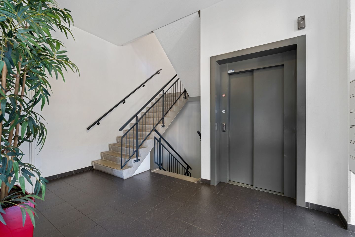 Spacious 3-room apartment with balcony and parking in Eindhoven — 20