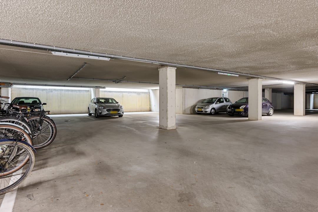 Spacious 3-room apartment with balcony and parking in Eindhoven — 23