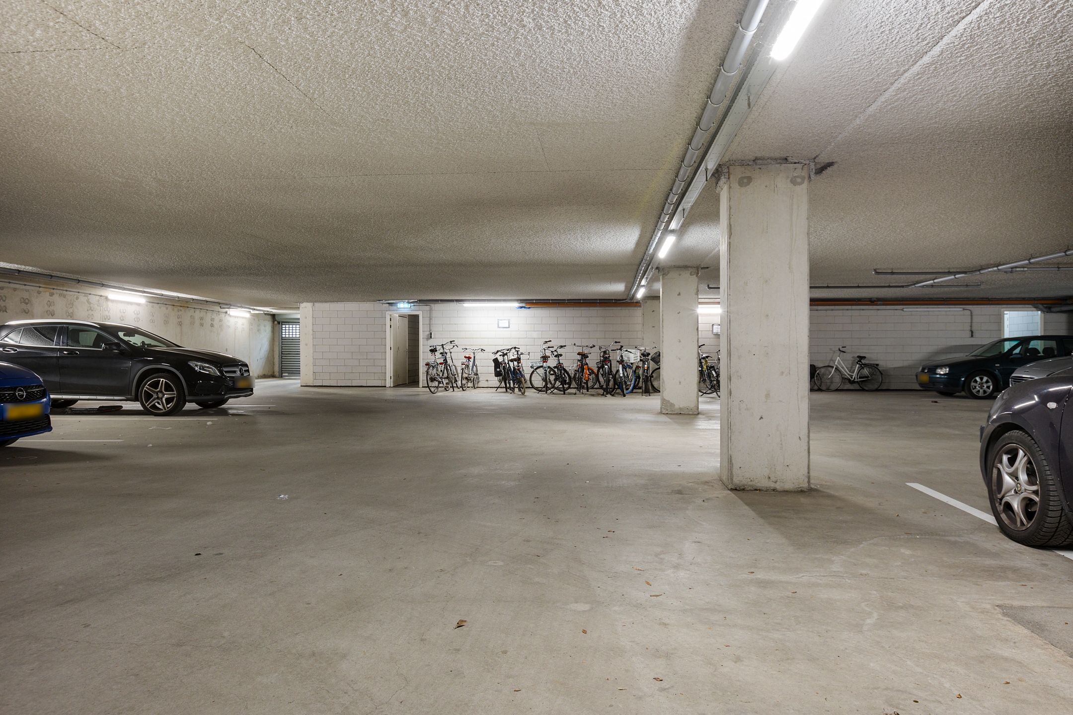 Spacious 3-room apartment with balcony and parking in Eindhoven — 24