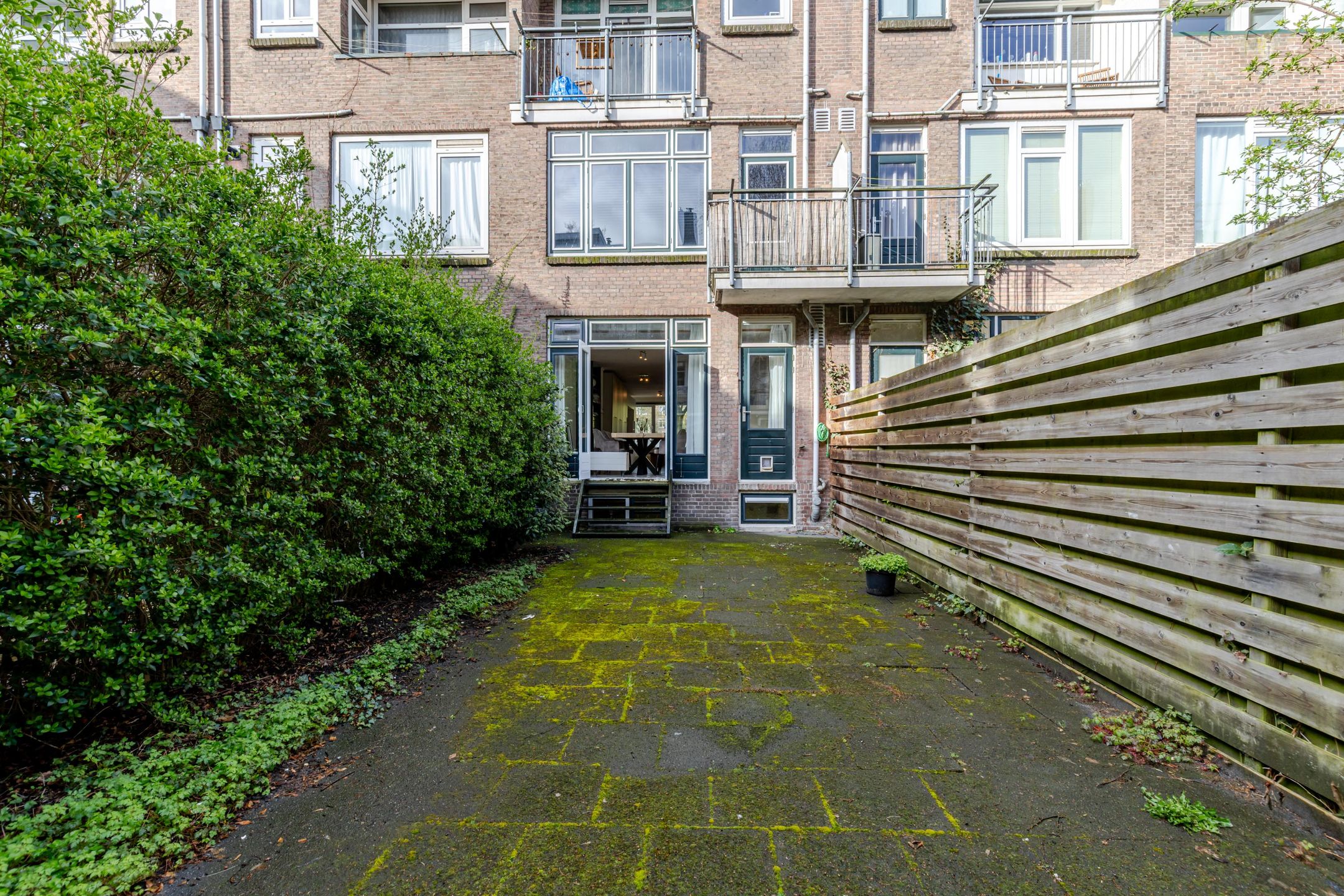 Ground floor apartment with deep garden in popular 1930s neighborhood — 15