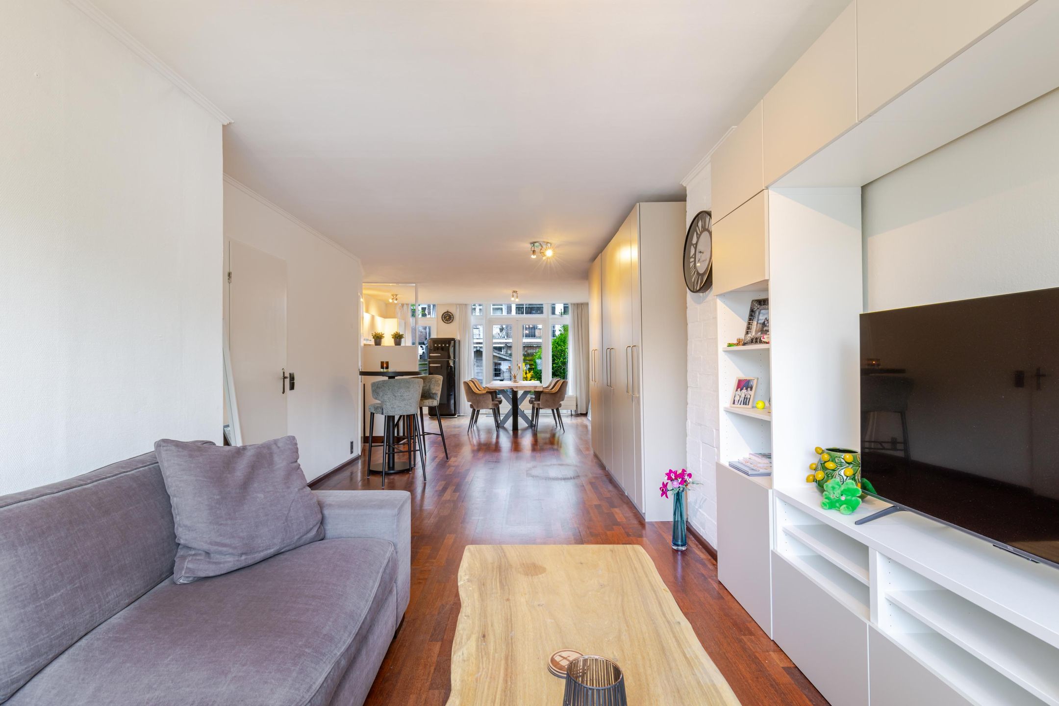 Ground floor apartment with deep garden in popular 1930s neighborhood — 24