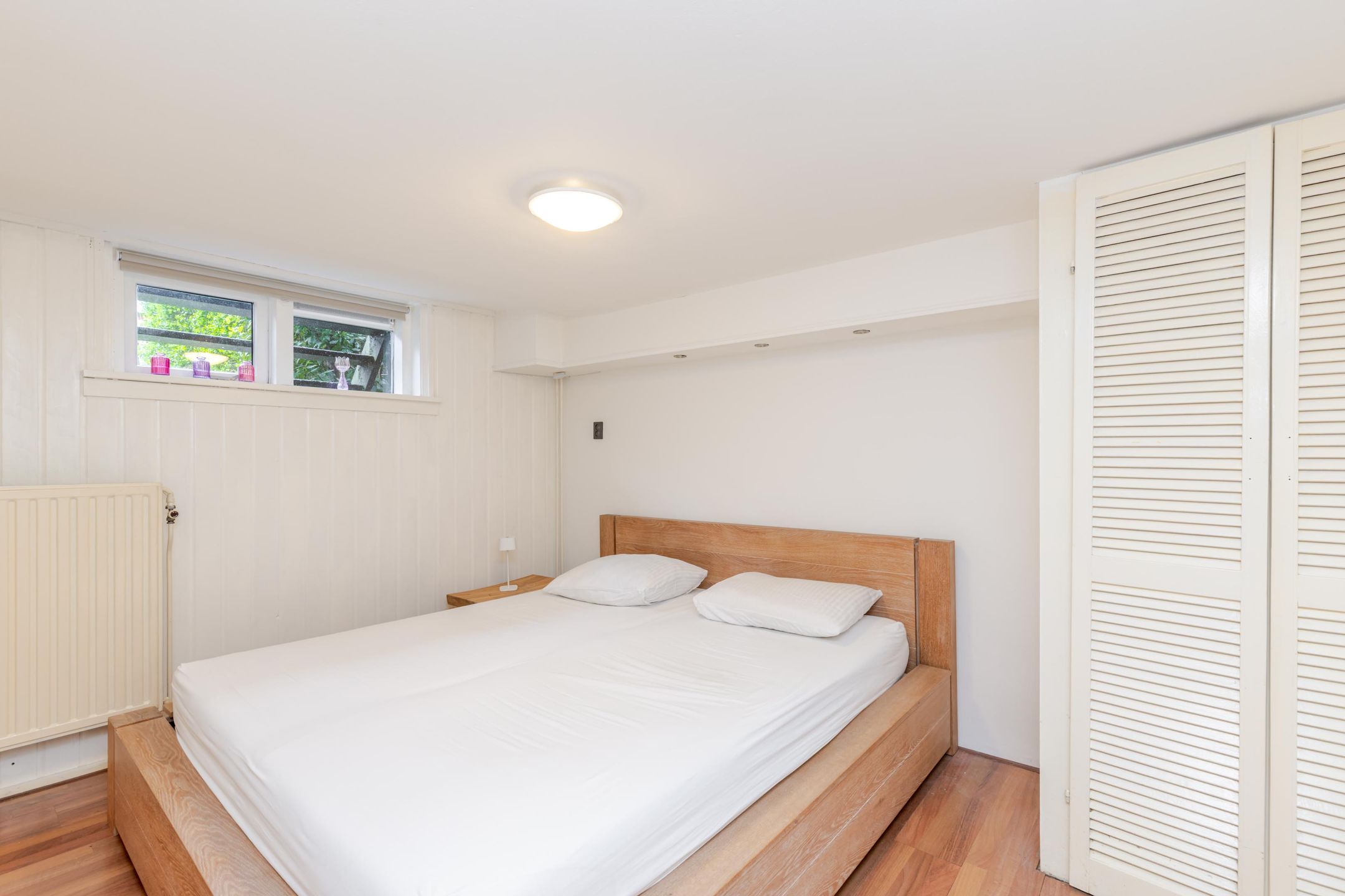 Ground floor apartment with deep garden in popular 1930s neighborhood — 27