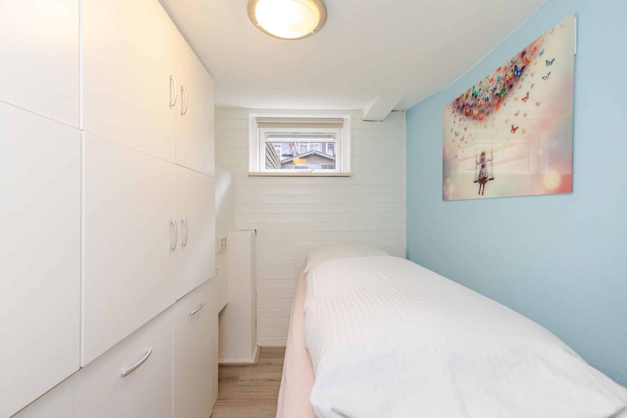 Ground floor apartment with deep garden in popular 1930s neighborhood — 30