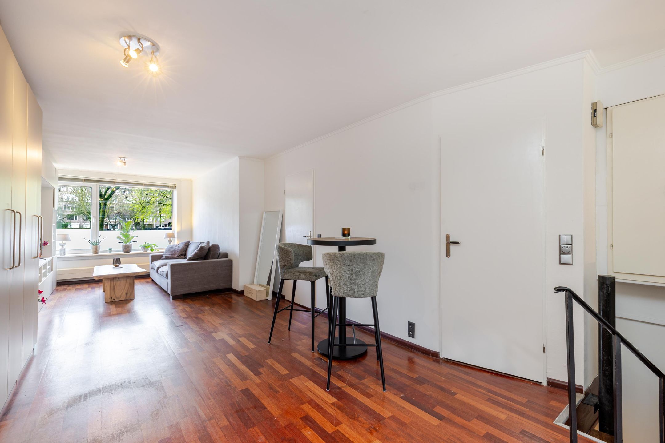 Ground floor apartment with deep garden in popular 1930s neighborhood — 18