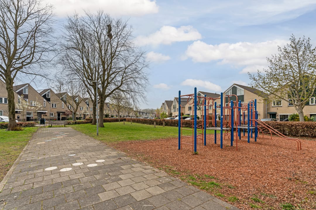 Move-in Ready 4-Bedroom Family Home in Almere Muziekwijk — 53