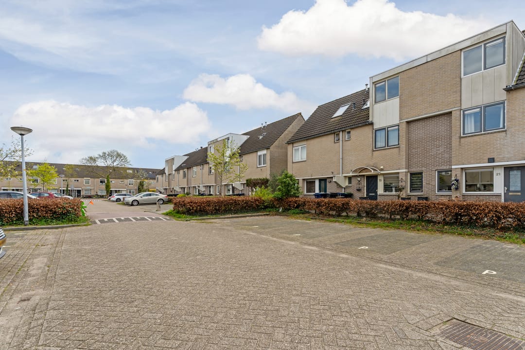 Move-in Ready 4-Bedroom Family Home in Almere Muziekwijk — 52