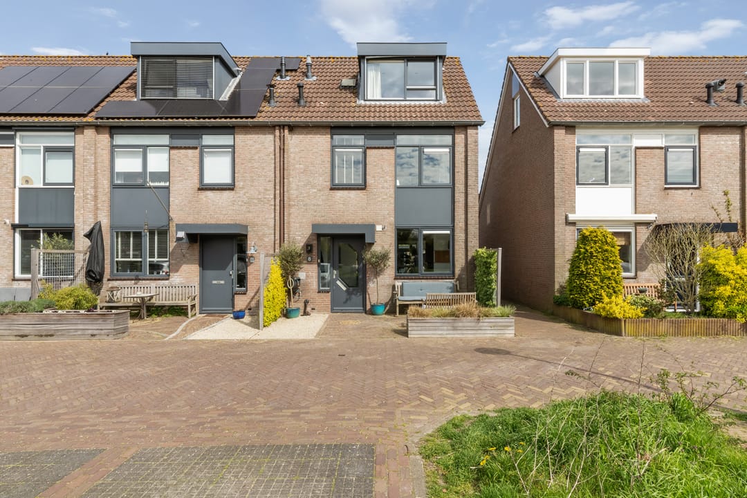 Foto 1 van Waterhoen 8