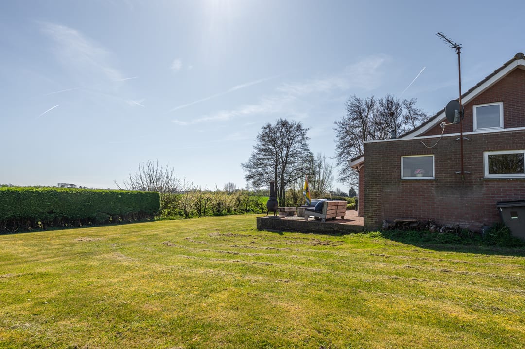 Detached Dike House with Expansive Polder Views and Large Plot Near the Beach — 43