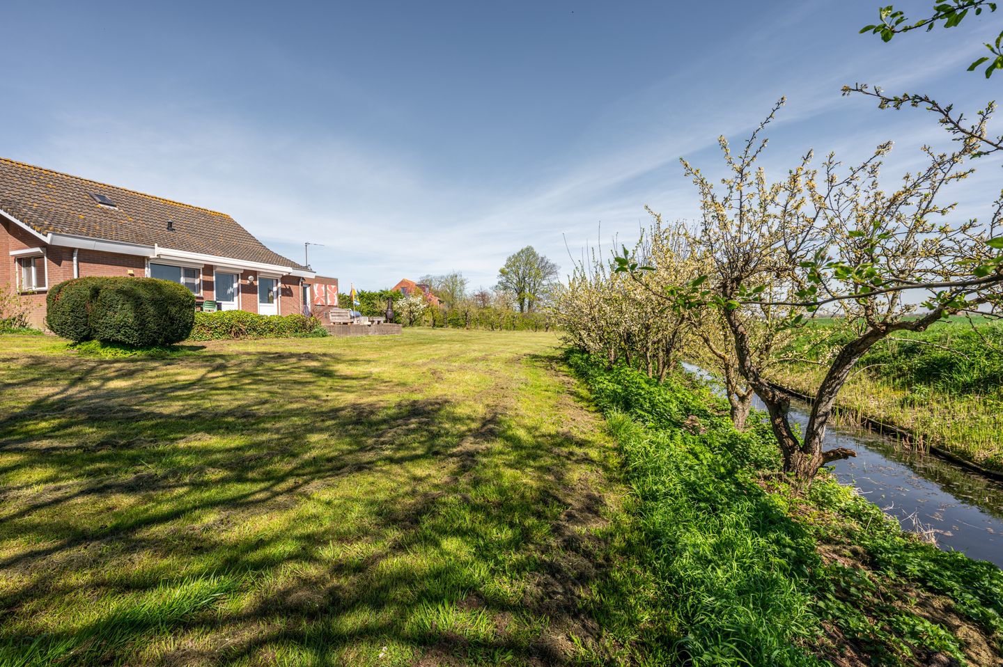 Detached Dike House with Expansive Polder Views and Large Plot Near the Beach — 35