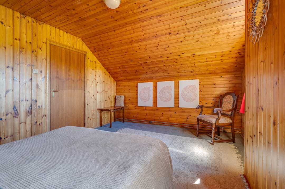 Detached Dike House with Expansive Polder Views and Large Plot Near the Beach — 28