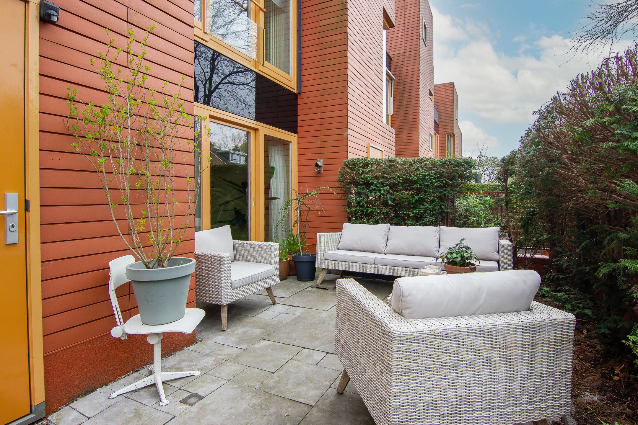 Modern Family Home with Rooftop Terrace in Child-Friendly Courtyard — 45