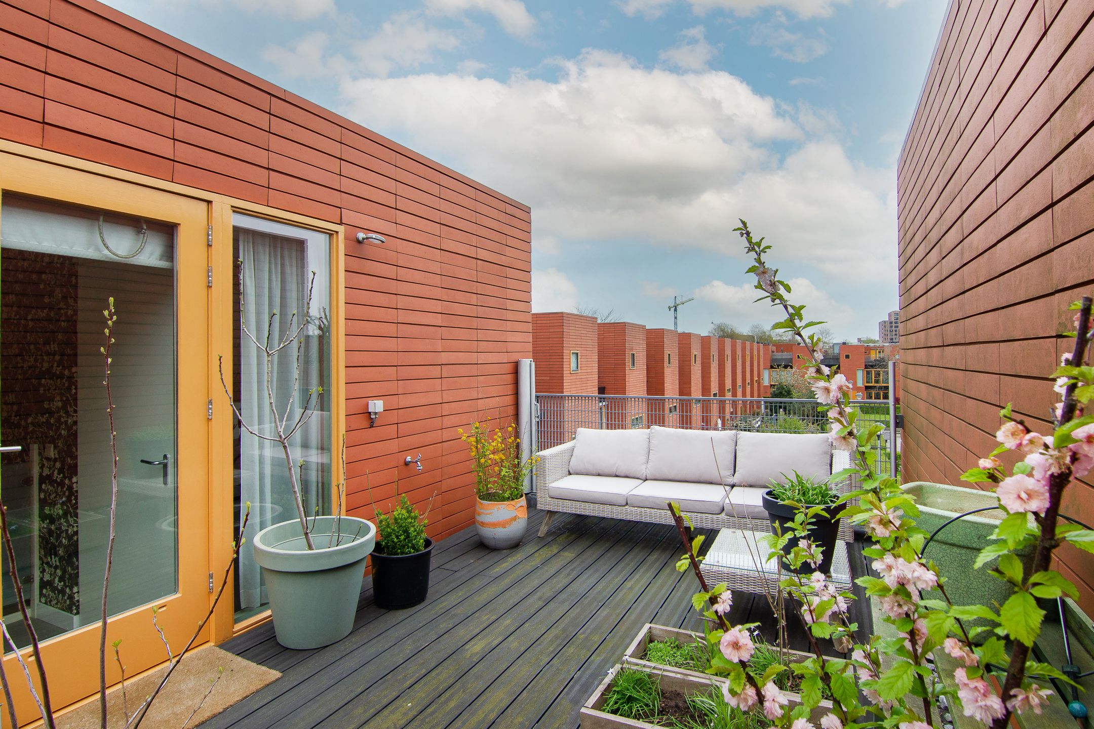 Modern Family Home with Rooftop Terrace in Child-Friendly Courtyard — 42