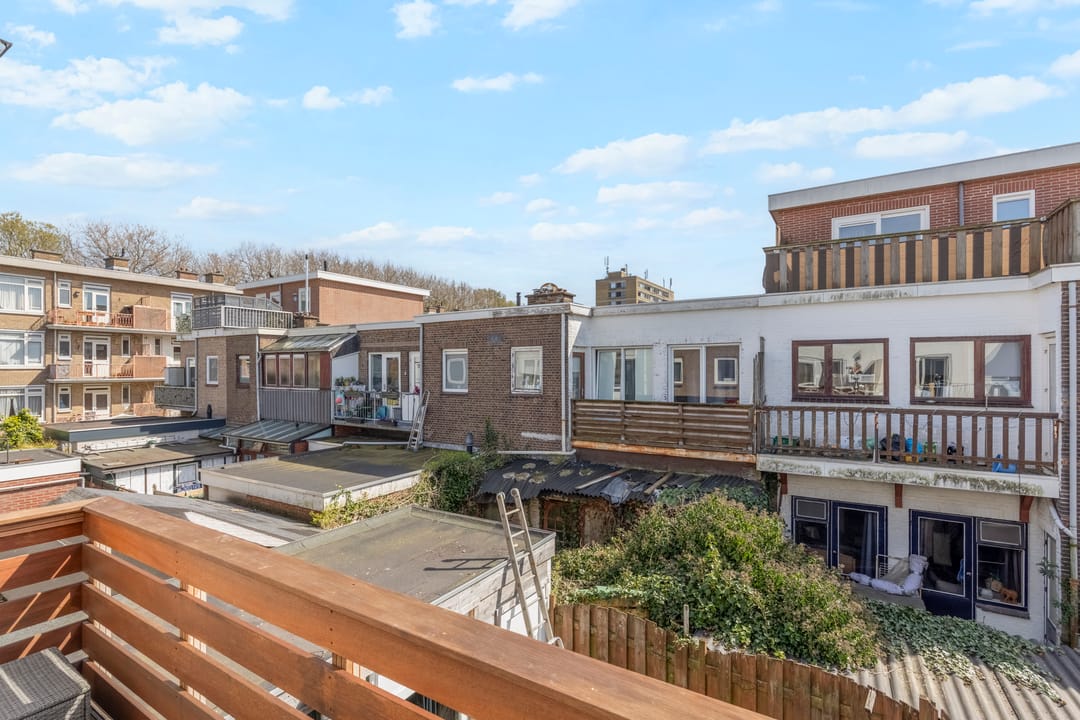 Charming 1925 Upper-Storey Apartment with Balcony near Loosduinen — 22