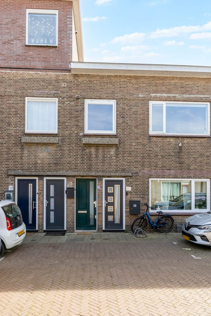 Photo 2 of Burgemeester Waldeckstraat 60