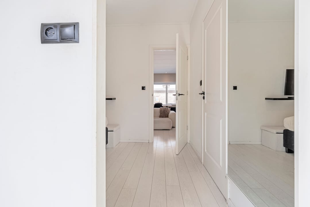 Charming 1925 Upper-Storey Apartment with Balcony near Loosduinen — 13