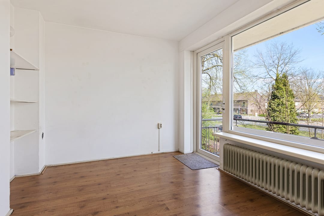 Spacious Family Home with Eight Bedrooms and Multiple Balconies — 26