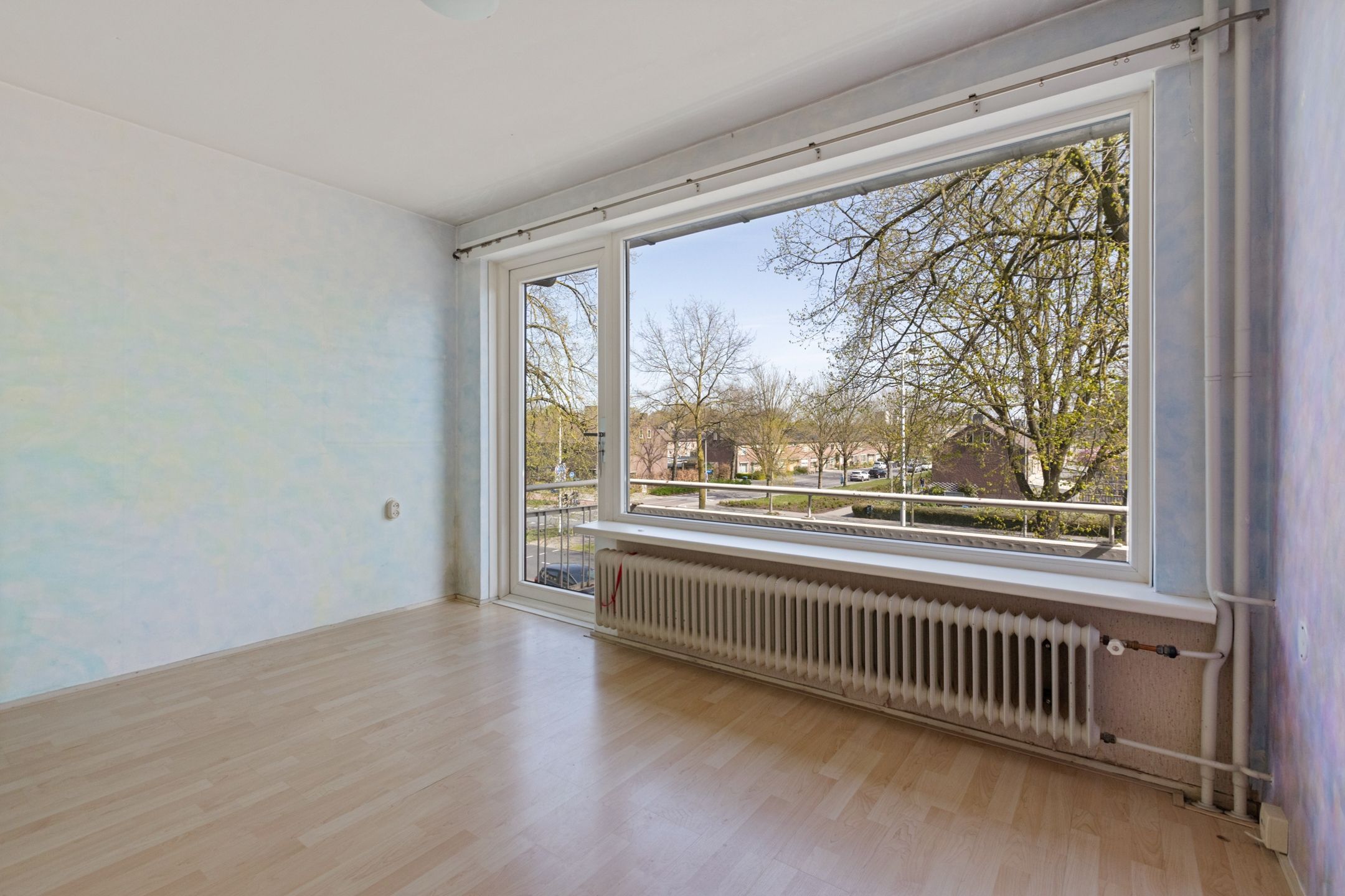 Spacious Family Home with Eight Bedrooms and Multiple Balconies — 15