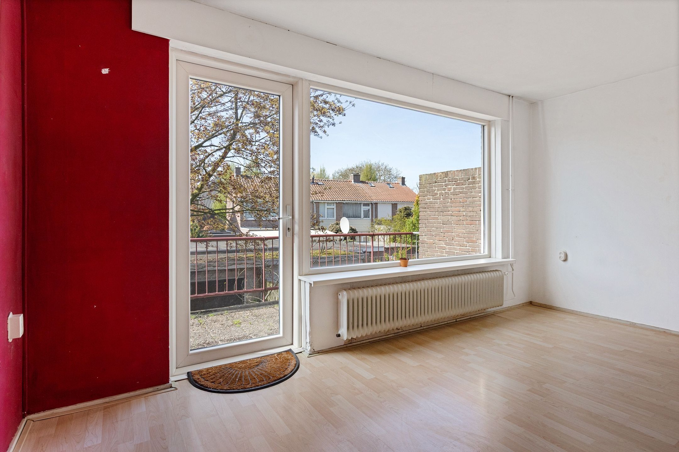 Spacious Family Home with Eight Bedrooms and Multiple Balconies — 21