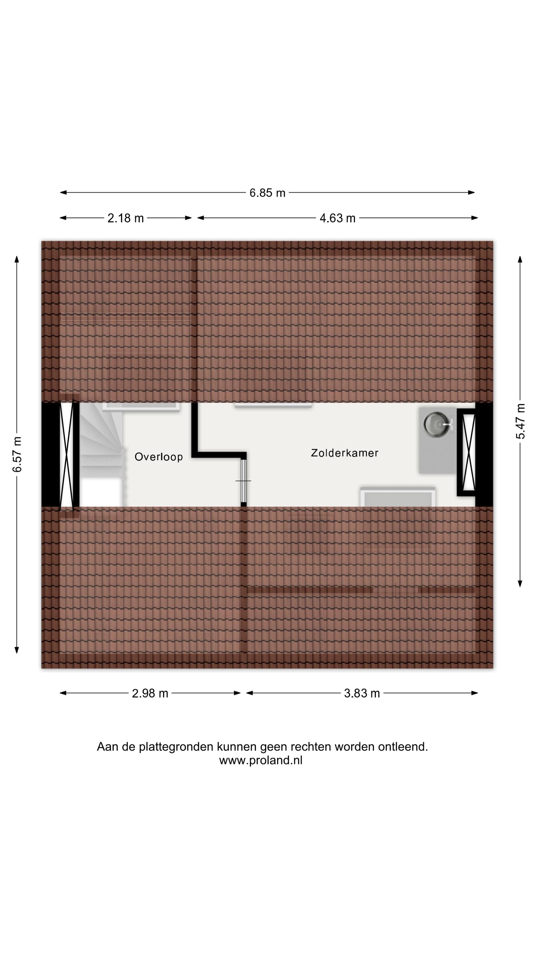 Spacious Family Home with Eight Bedrooms and Multiple Balconies — 39