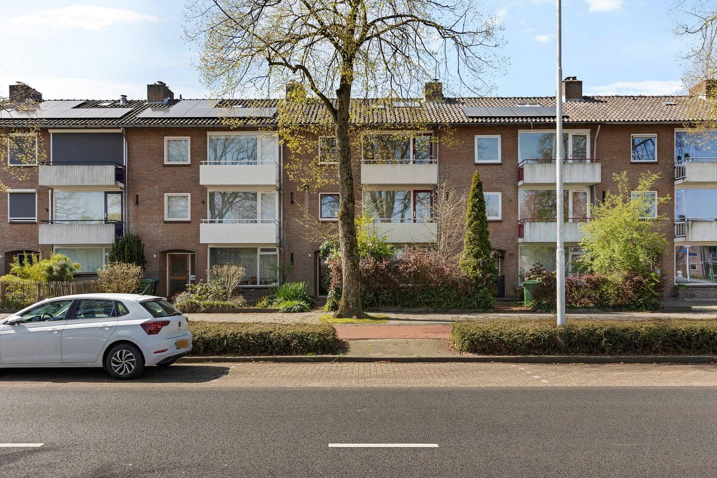 Spacious Family Home with Eight Bedrooms and Multiple Balconies — 34