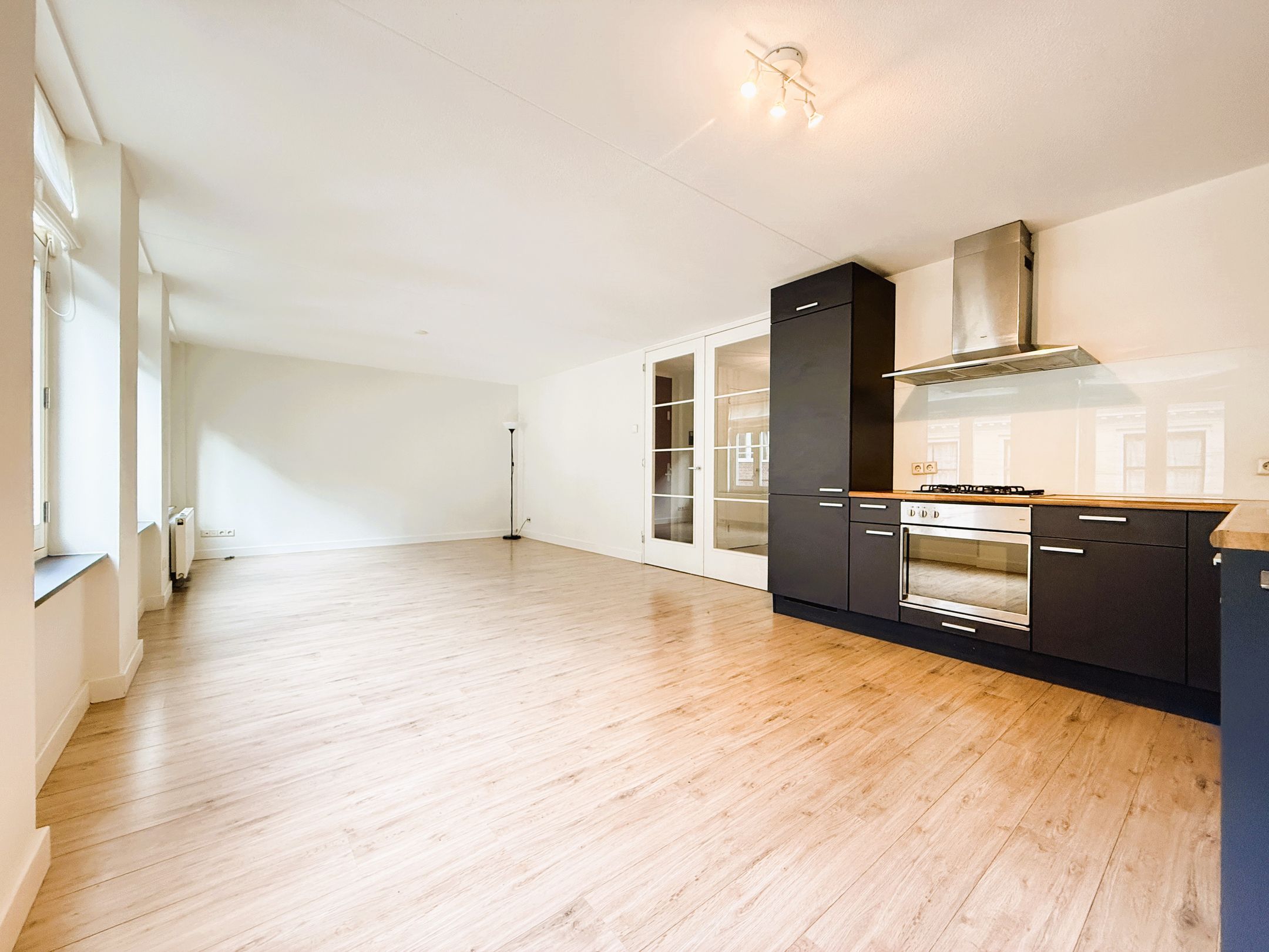 Photo 9 of Tweede Weteringdwarsstraat 51-B