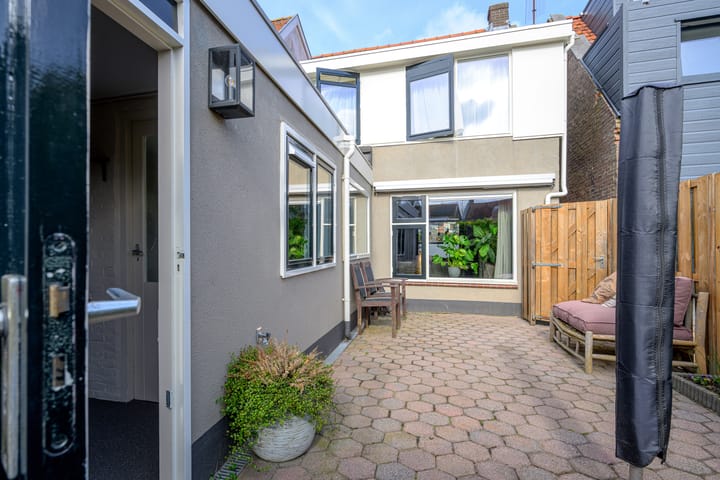 Photo 2 of Graaf Florislaan 11