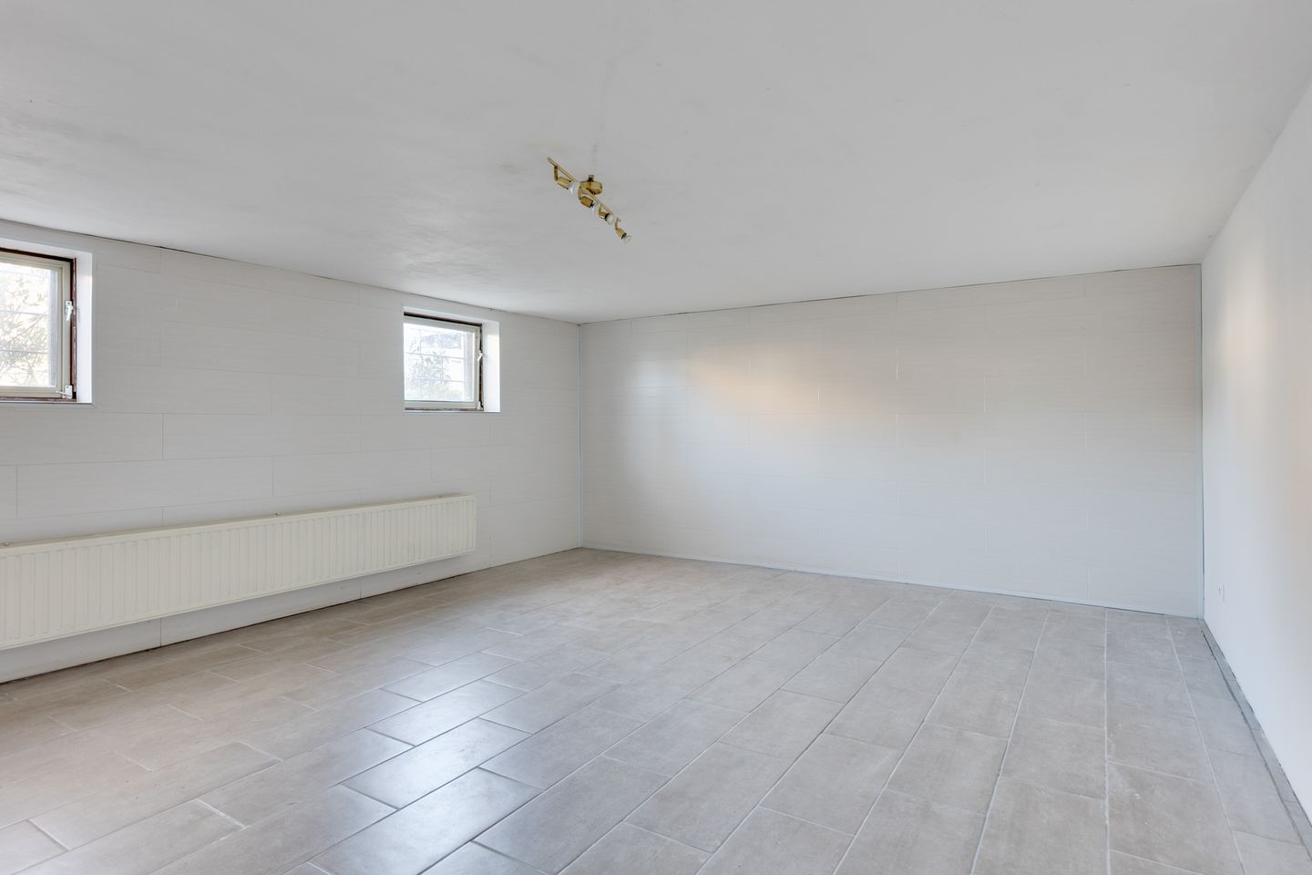 Spacious detached home with panoramic countryside views — 29
