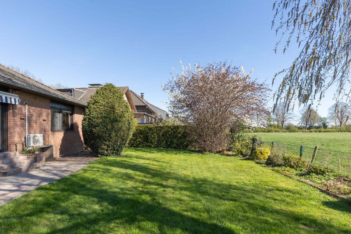 Spacious detached home with panoramic countryside views — 35